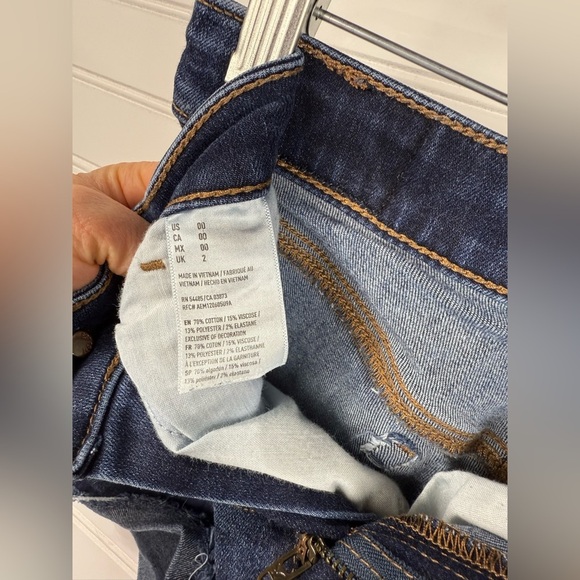 American Eagle women’s super stretch hi-rise cut off dark denim shorts. Size 00 - Picture 5 of 5